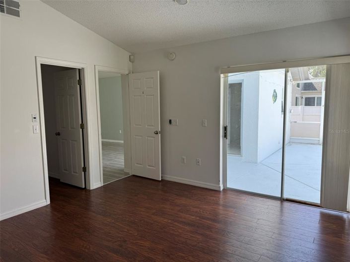 Image No.10-3 Bed House for sale
