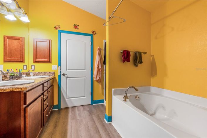 Image No.15-3 Bed House for sale