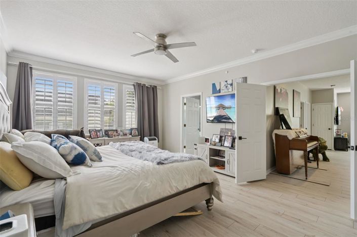 Image No.30-5 Bed House for sale