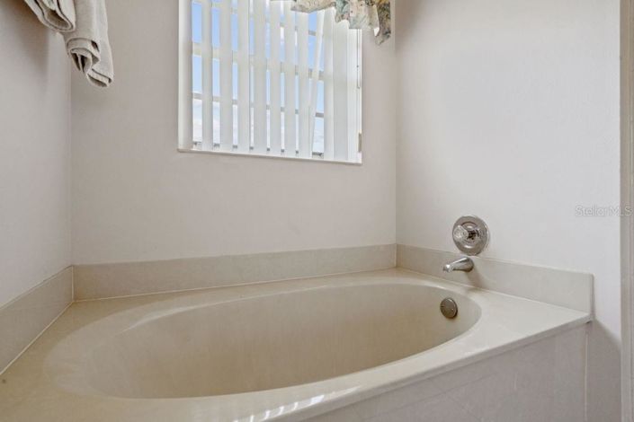 Image No.14-3 Bed House for sale