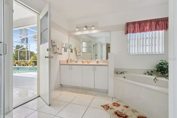 Image No.15-3 Bed House for sale