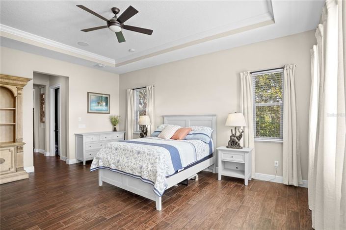 Image No.18-5 Bed House for sale
