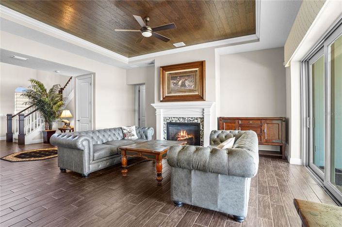 Image No.8-5 Bed House for sale