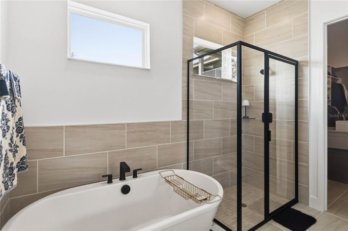 Image No.18-4 Bed House for sale