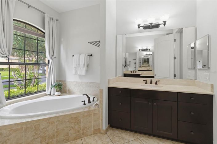 Image No.17-5 Bed House for sale