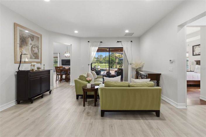 Image No.4-5 Bed House for sale