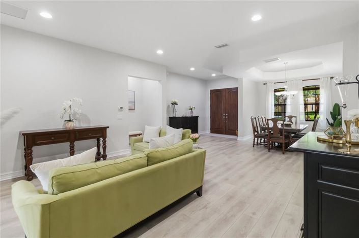 Image No.9-5 Bed House for sale