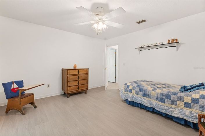 Image No.20-4 Bed House for sale
