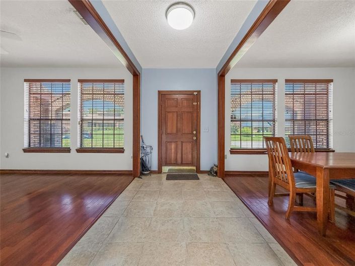 Image No.6-4 Bed House for sale