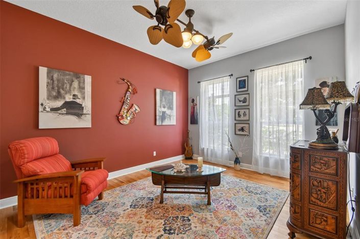 Image No.8-5 Bed House for sale