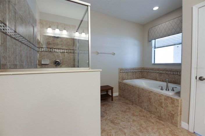 Image No.19-7 Bed House for sale
