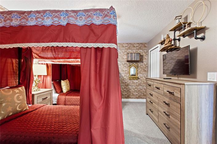 Image No.24-8 Bed House for sale