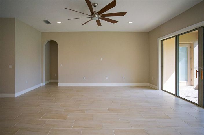 Image No.12-4 Bed House for sale