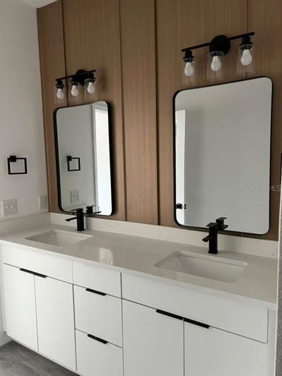 Image No.15-4 Bed House for sale