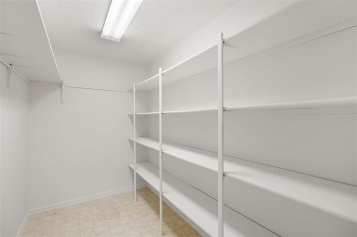 Image No.18-4 Bed House for sale