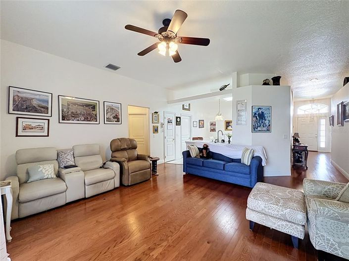 Image No.19-3 Bed House for sale