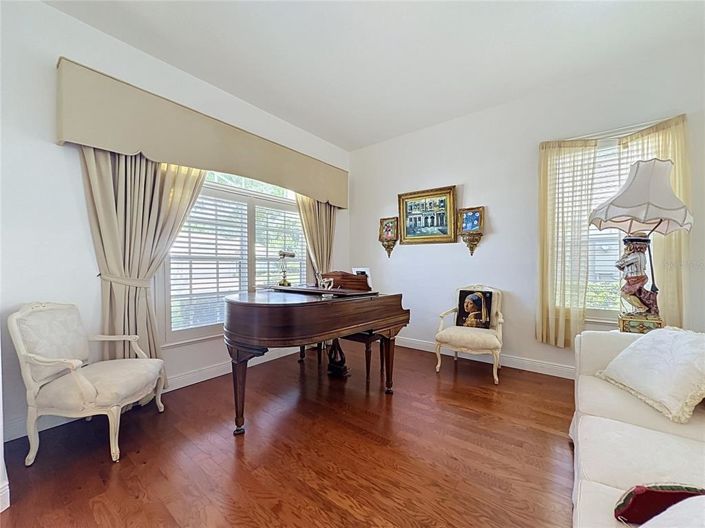 Image No.8-3 Bed House for sale