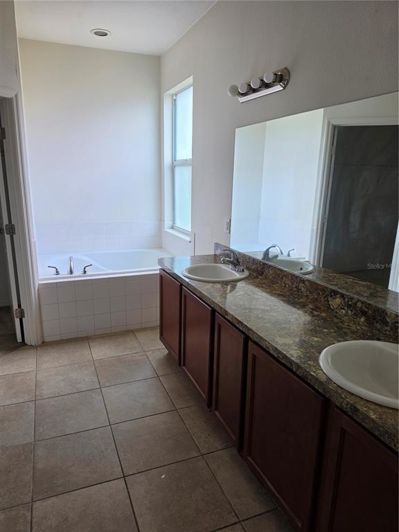 Image No.9-5 Bed House for sale