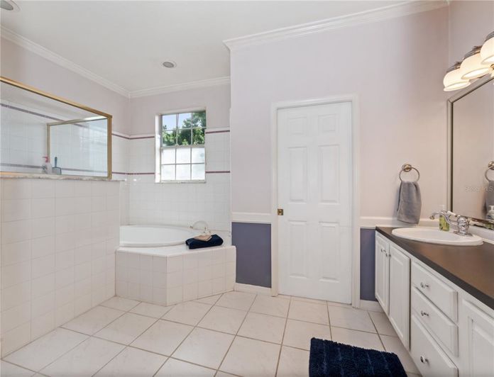 Image No.28-4 Bed House for sale