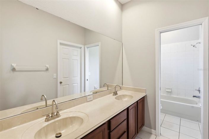Image No.25-5 Bed House for sale