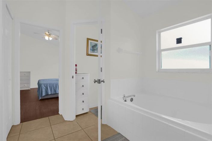 Image No.19-3 Bed House for sale
