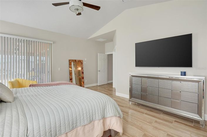 Image No.31-5 Bed House for sale