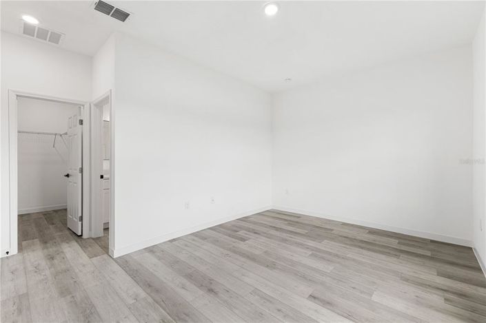 Image No.28-6 Bed Duplex for sale
