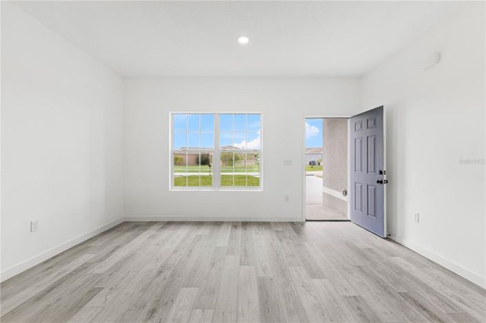 Image No.8-6 Bed Duplex for sale