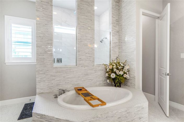 Image No.50-5 Bed House for sale