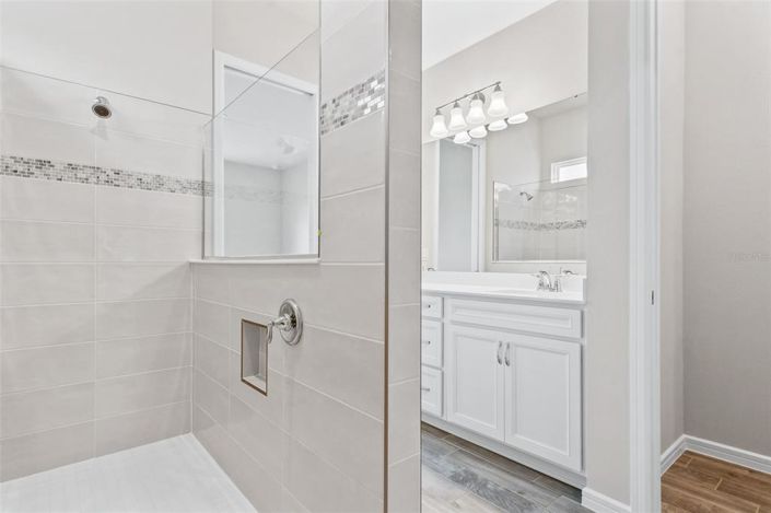 Image No.17-4 Bed House for sale