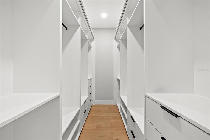 Image No.30-5 Bed House for sale