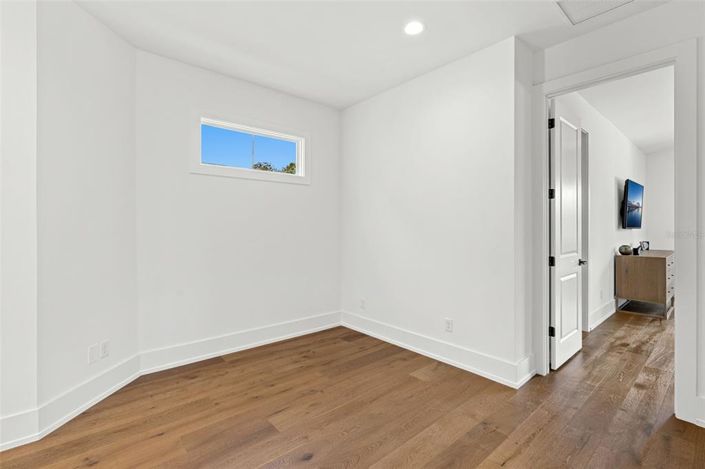 Image No.32-4 Bed House for sale