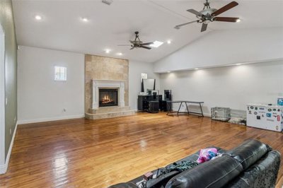 8d076785-243