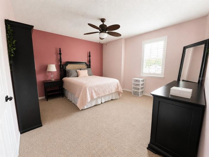 Image No.18-6 Bed House for sale