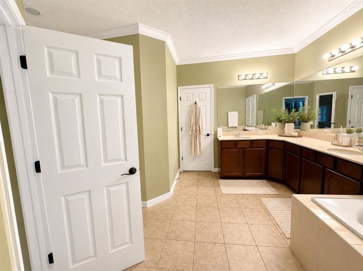 Image No.23-6 Bed House for sale