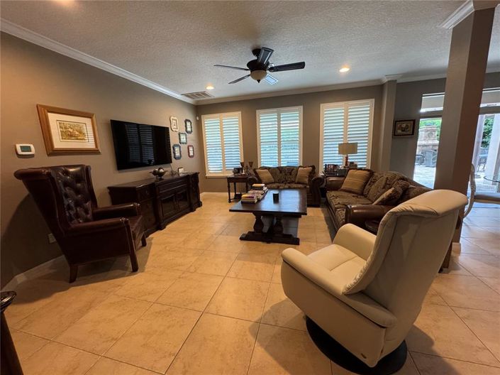 Image No.6-6 Bed House for sale