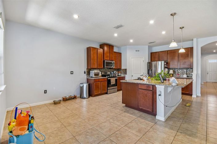 Image No.18-4 Bed House for sale