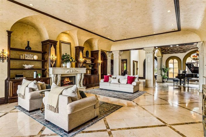 Image No.17-6 Bed House for sale