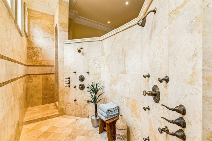 Image No.42-6 Bed House for sale