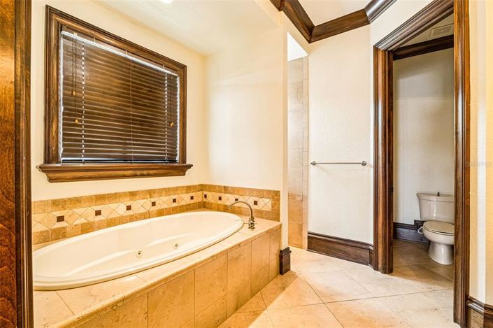 Image No.60-6 Bed House for sale