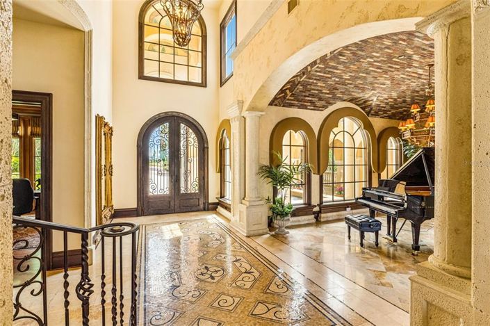 Image No.9-6 Bed House for sale