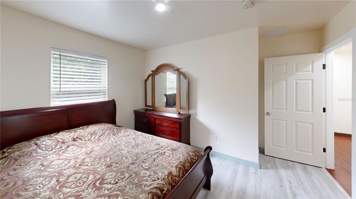 Image No.13-6 Bed House for sale