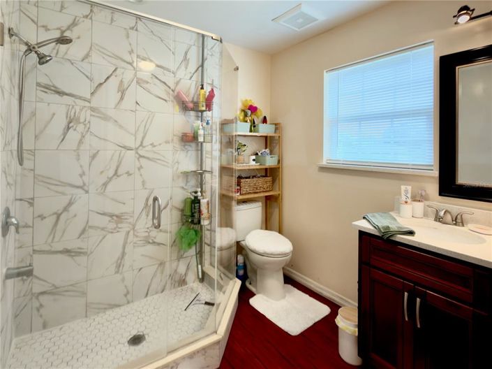 Image No.21-6 Bed House for sale