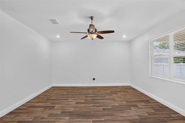 Image No.9-5 Bed House for sale