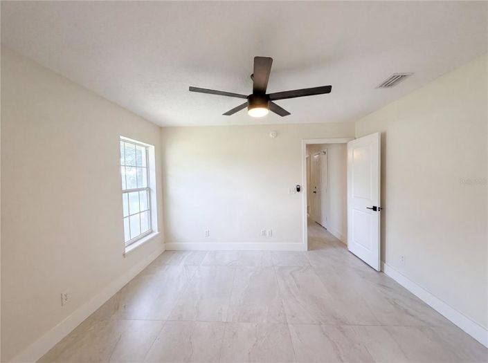 Image No.18-3 Bed House for sale