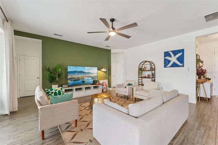 Image No.5-5 Bed House for sale