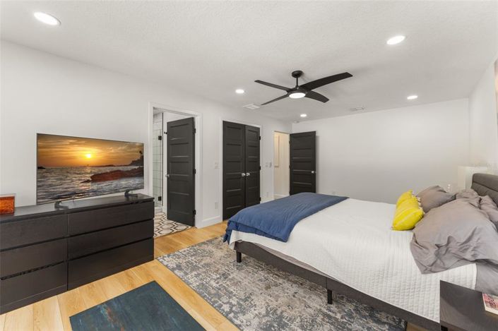 Image No.24-5 Bed House for sale