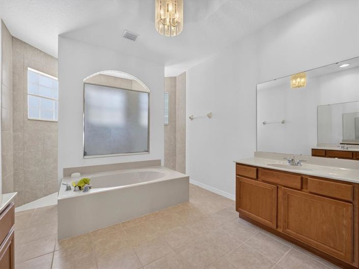 Image No.26-4 Bed House for sale