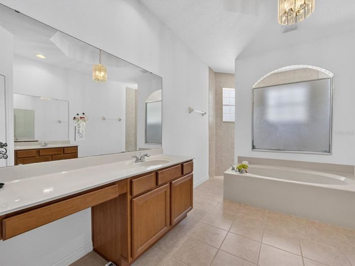 Image No.27-4 Bed House for sale