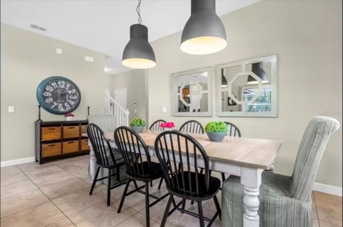 Image No.8-5 Bed House for sale